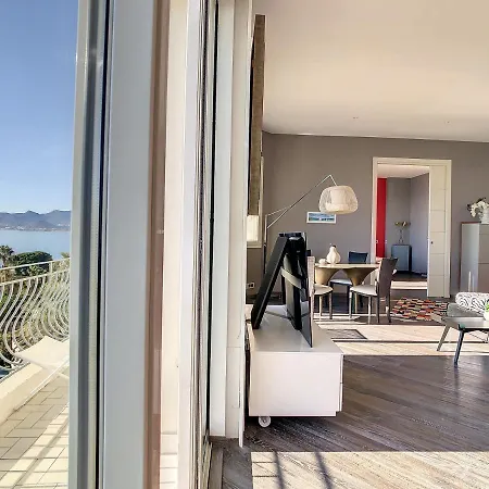 Un Palais Au Prix D'un 3 étoiles Cannes