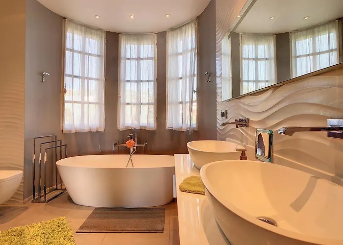 Un Palais Au Prix D'un 3 Etoiles Daire