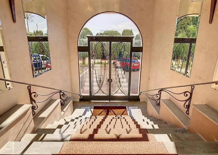 Un Palais Au Prix D'un 3 Etoiles *