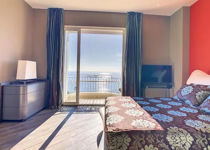 Un Palais Au Prix D'un 3 Etoiles * Cannes